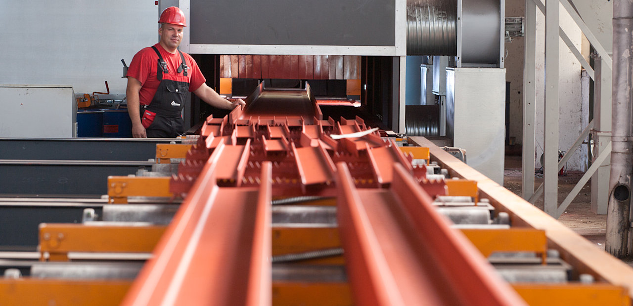 Strahlen und Primern beim Handelshof Cottbus - Partner für Technik Stahlverarbeitung erfordert professionelle Stahlbearbeitung